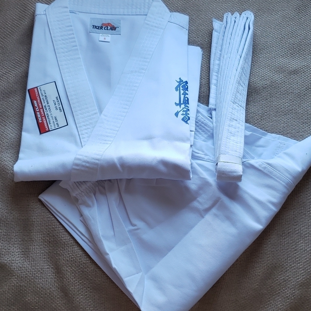 🌵Tiger claw white martial art set with belt 5